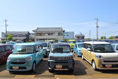 三条中古車展示場1